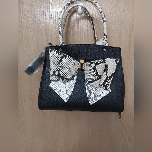 Like Dreams Handbags - Like Dreams women's purse NWT. So unique!!! Medium. Black and white.